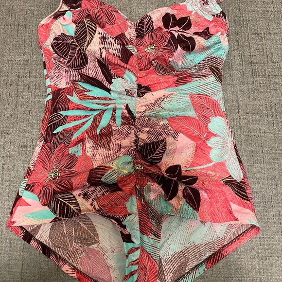 Le Cove Other - Vintage Le Cove Swimsuit size 20
Excellent Condition!!